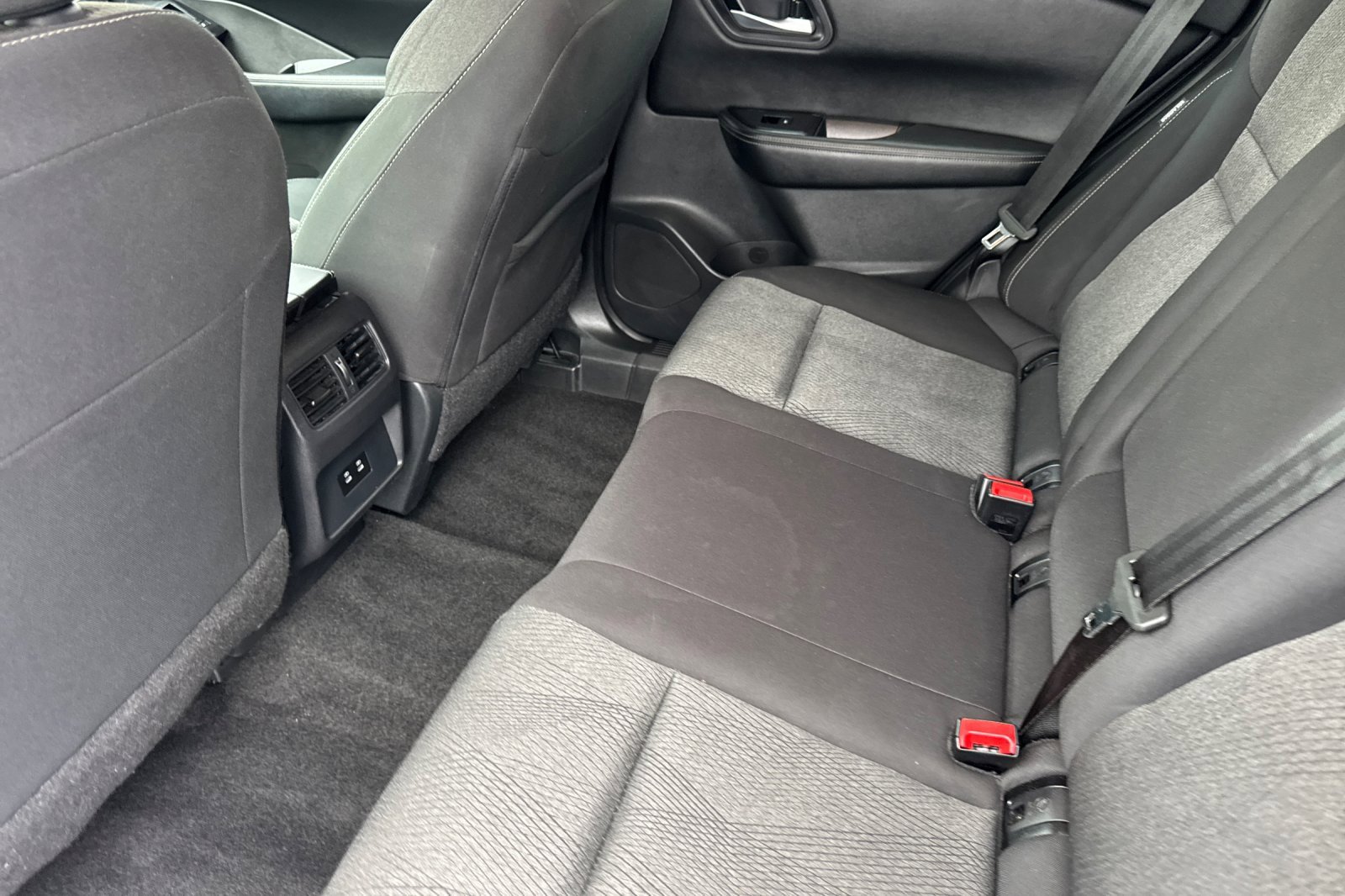 Used 2024 Nissan Rogue SV image 12