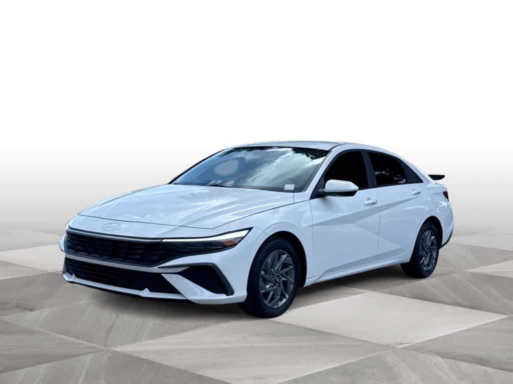 Used 2024 Hyundai Elantra SEL FWD image 4