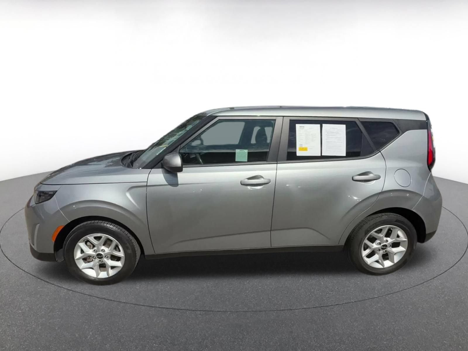 Used 2025 Kia Soul LX w/ LX Technology Package FWD image 7
