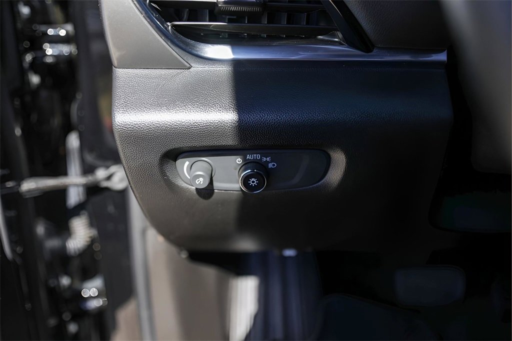 Used 2023 Chevrolet Traverse LT image 15