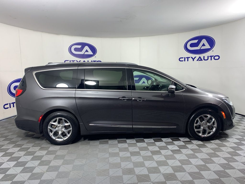 Used 2019 Chrysler Pacifica Limited FWD image 2