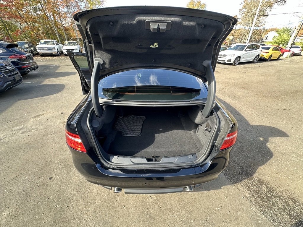 Used 2018 Jaguar XE Premium image 23