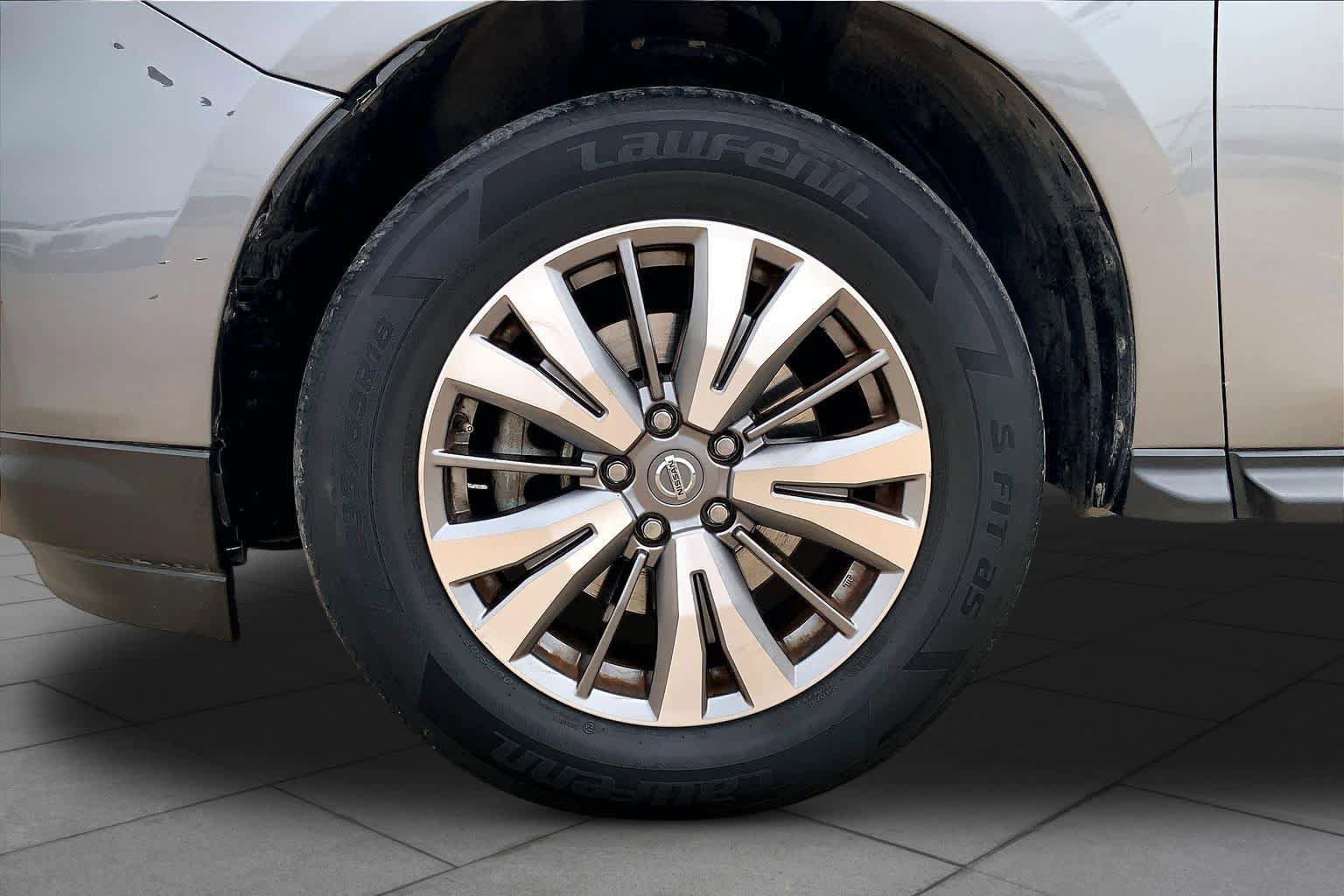 Used 2019 Nissan Pathfinder SL AWD/4WD image 11