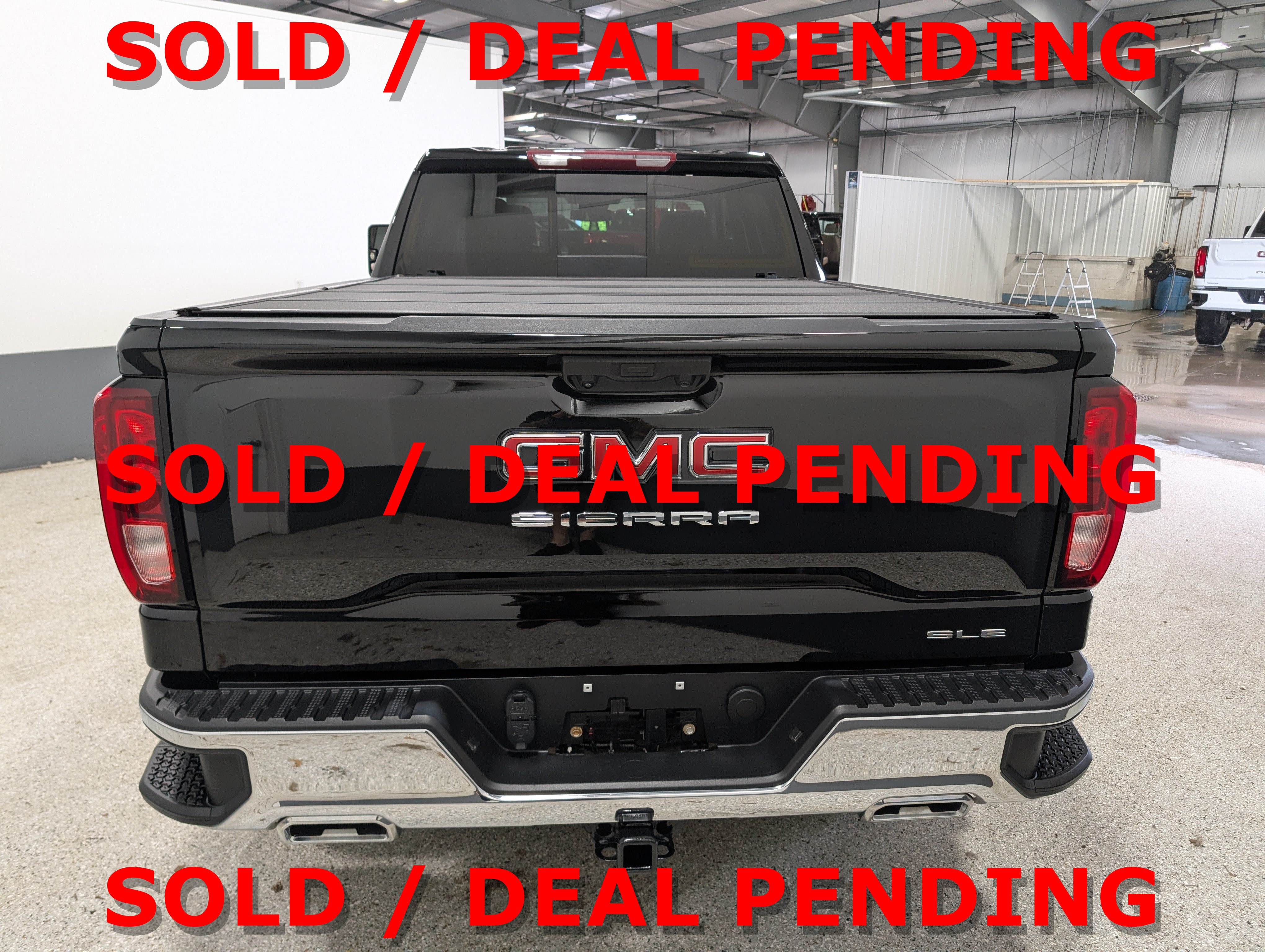 Used 2024 GMC Sierra 1500 SLE w/ Preferred Package AWD/4WD image 4