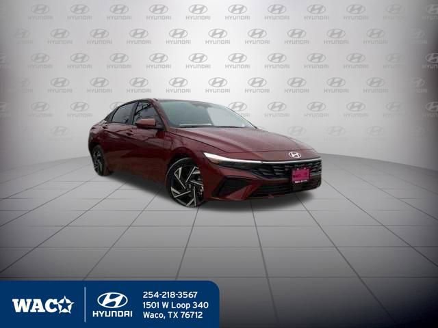 Used 2025 Hyundai Elantra Sport image 2