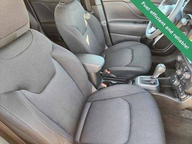 Certified 2023 Jeep Renegade Latitude image 14