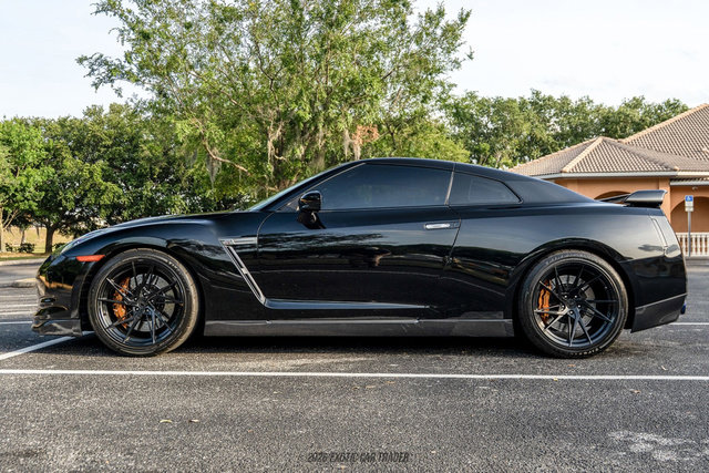 Used 2010 Nissan GT-R Premium AWD/4WD image 3