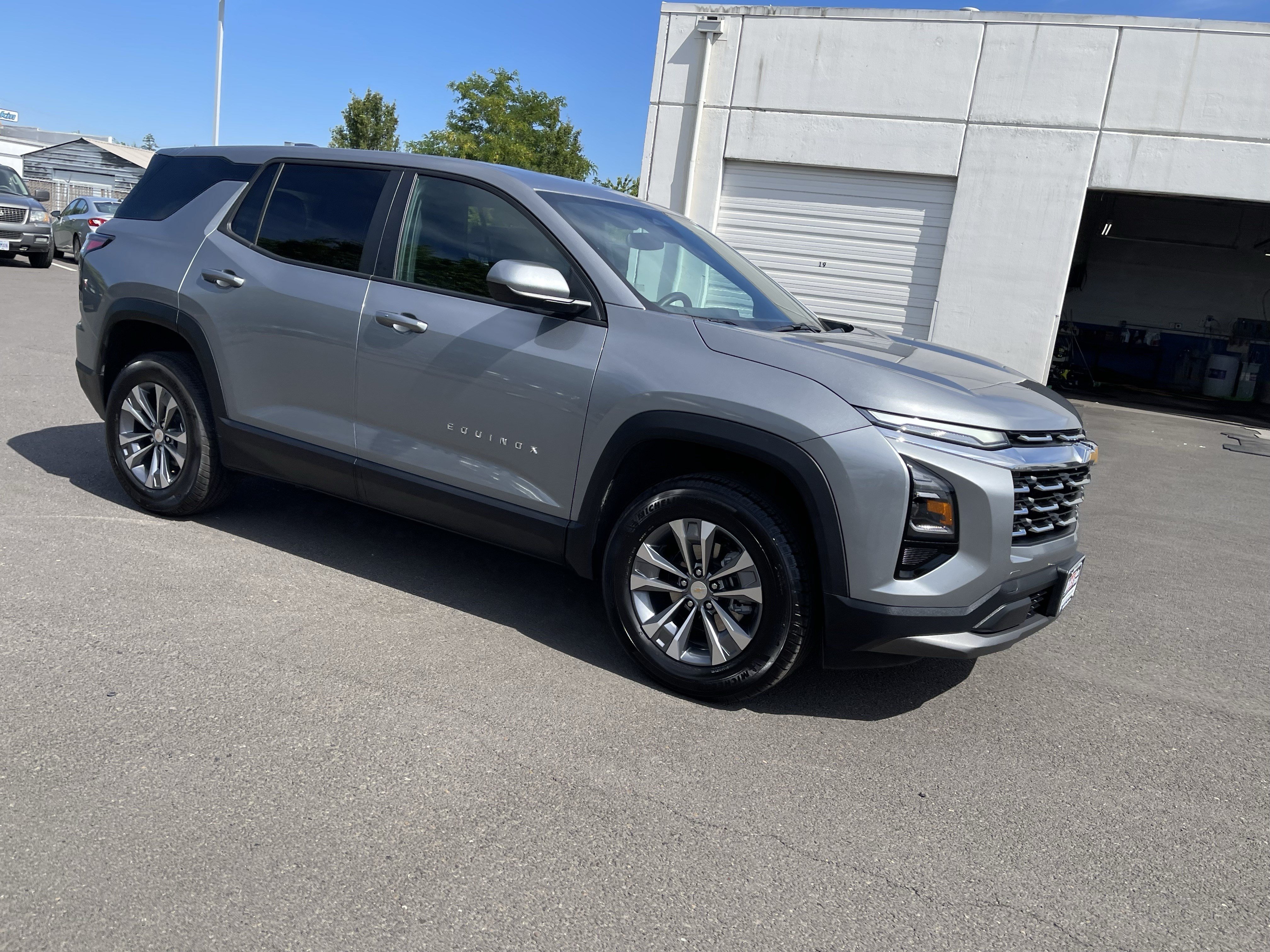 Used 2026 Chevrolet Equinox LT AWD/4WD image 7
