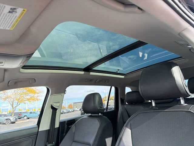Used 2021 Volkswagen Tiguan SE w/ Panoramic Sunroof Package image 25