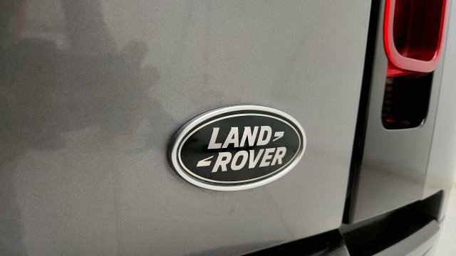 Used 2022 Land Rover Defender 110 X-Dynamic SE AWD/4WD image 35