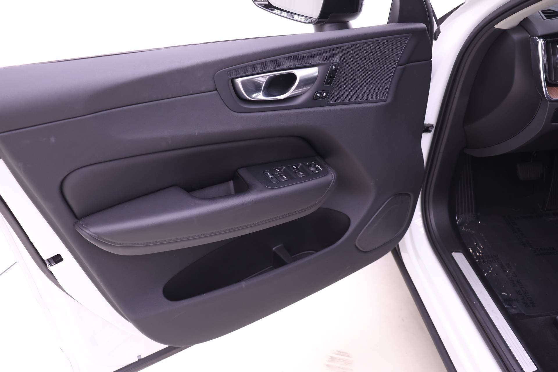 Certified 2024 Volvo XC60 B5 Plus w/ Protection Package Premier AWD/4WD image 12
