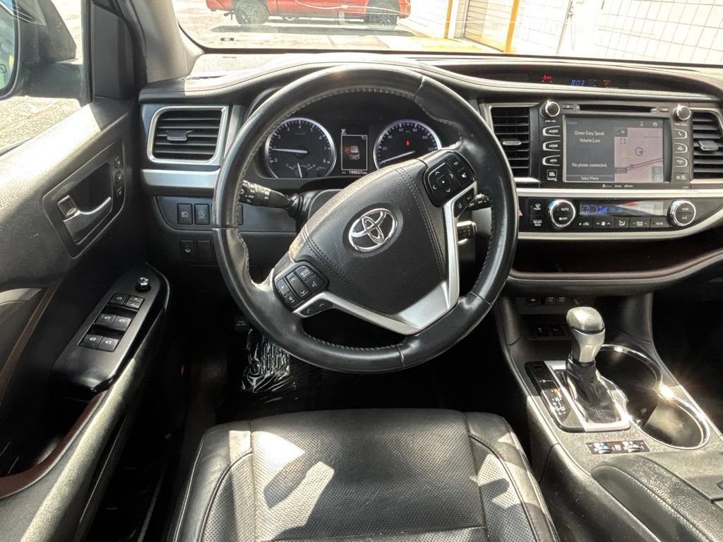 Used 2019 Toyota Highlander Limited FWD image 2