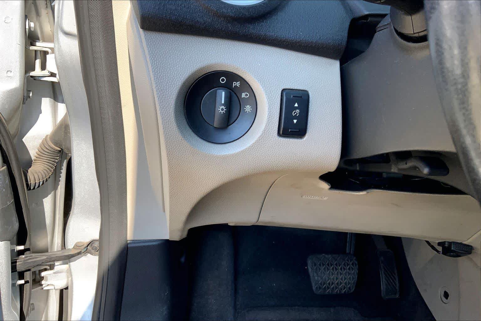Used 2014 Ford Fiesta SE FWD image 29