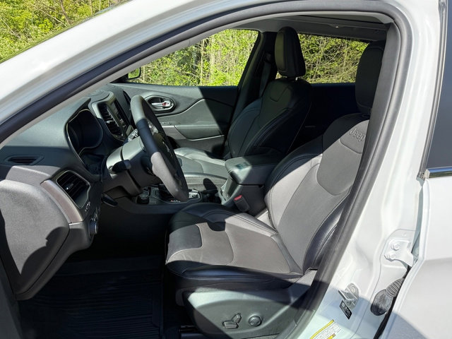 Used 2022 Jeep Cherokee Latitude Lux w/ Sun & Sound Group image 11