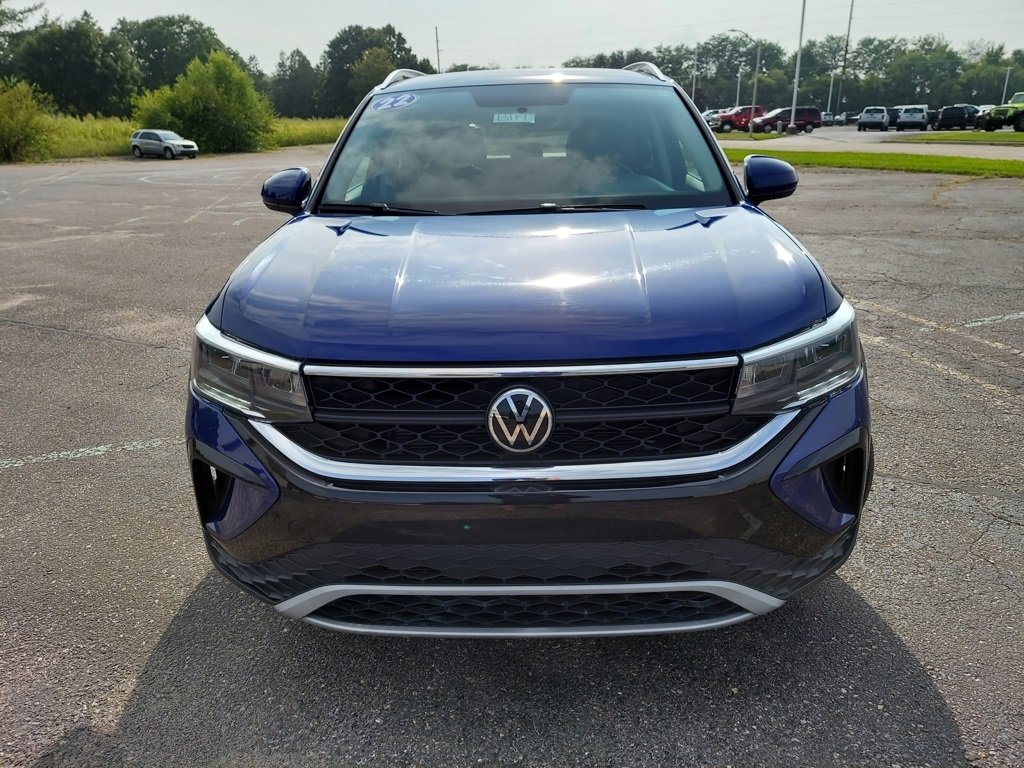 Used 2022 Volkswagen Taos SE w/ Panoramic Sunroof Package image 13