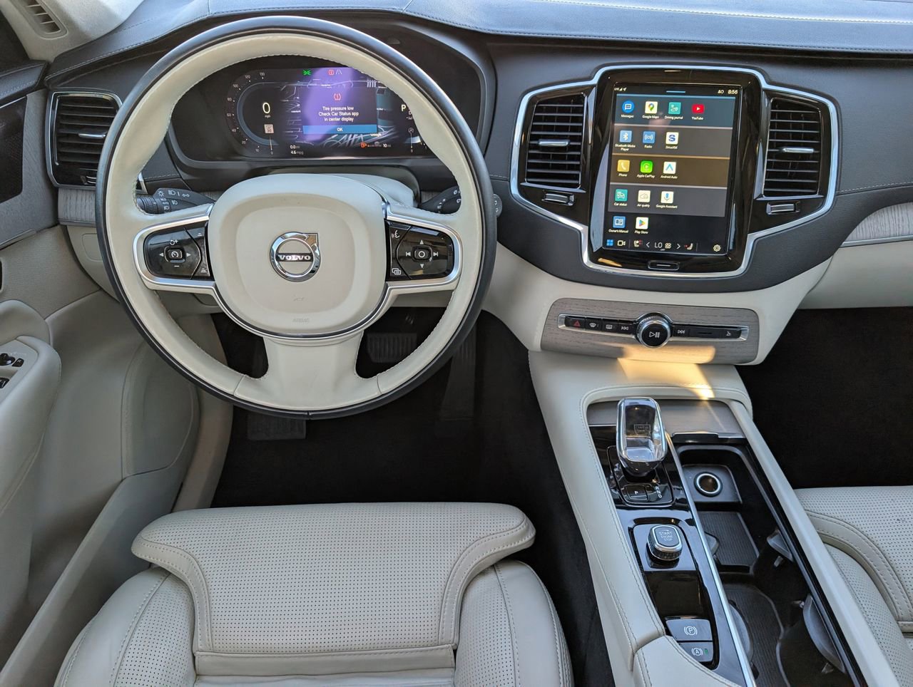 Used 2025 Volvo XC90 B6 Ultra w/ Lounge Package image 10