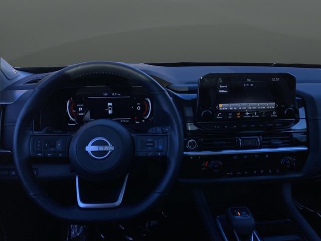 Used 2024 Nissan Pathfinder Platinum image 5