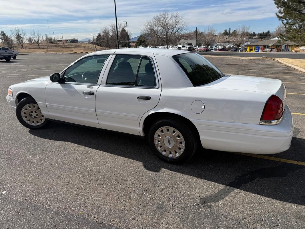 Used 2008 Ford Crown Victoria Standard image 2