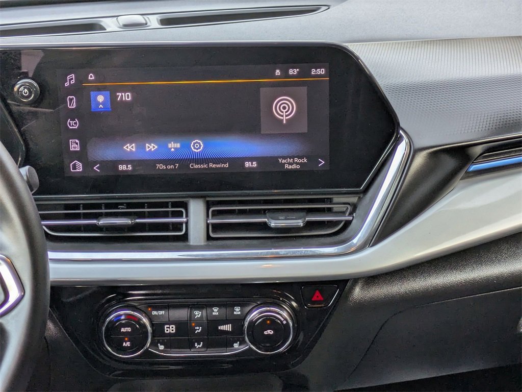 Used 2025 Chevrolet Trax LT w/ LT Convenience Package image 18