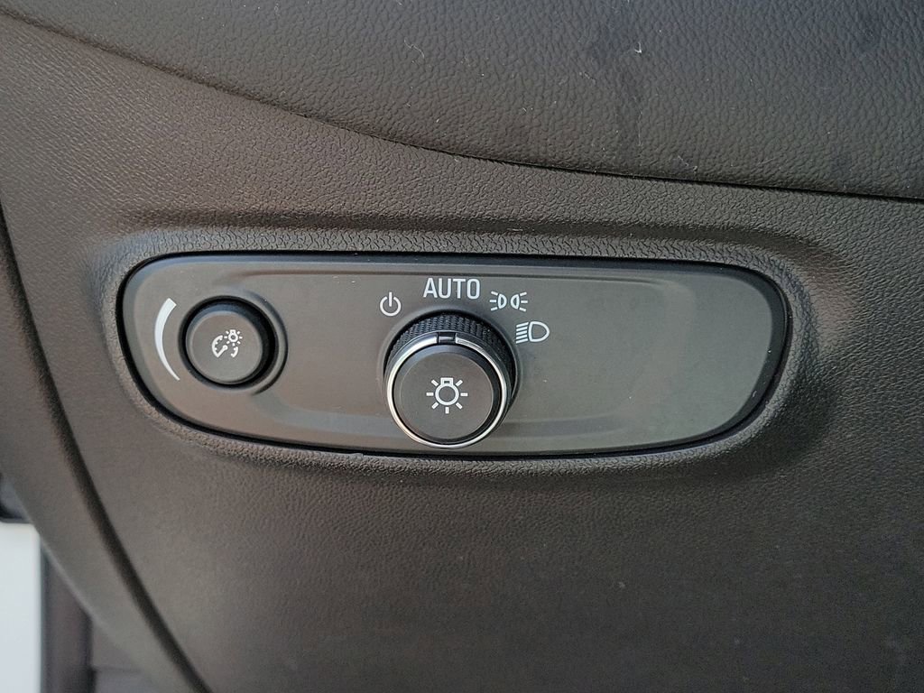 Used 2020 Chevrolet Equinox LS FWD image 31