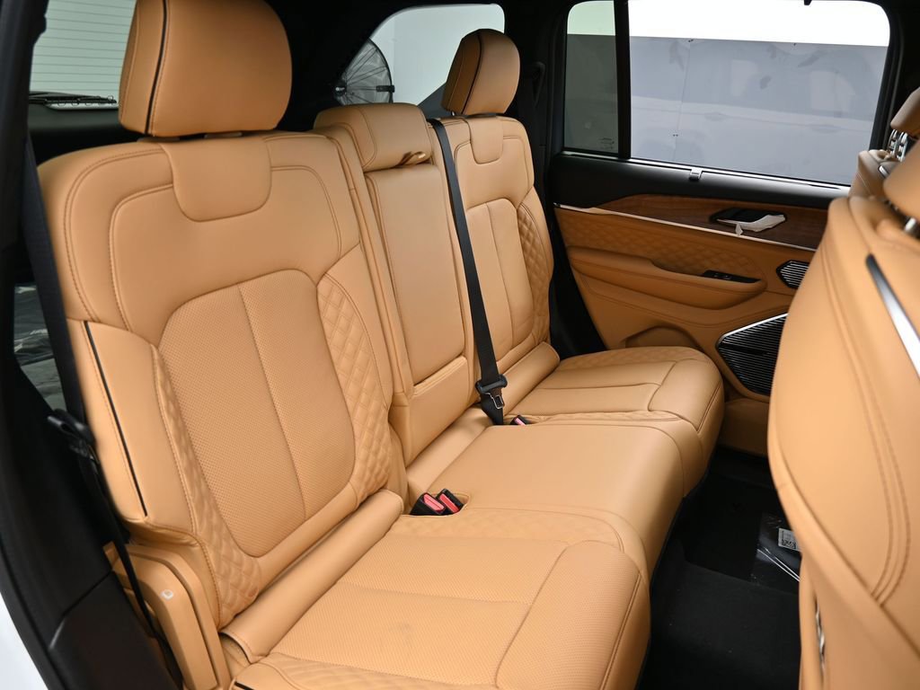 New 2025 Jeep Grand Cherokee Summit image 39