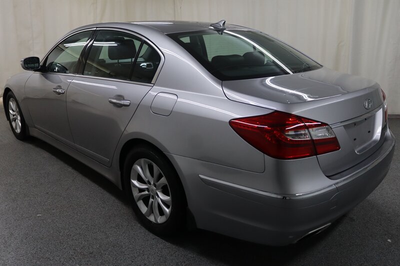 Used 2013 Hyundai Genesis 3.8 RWD image 4