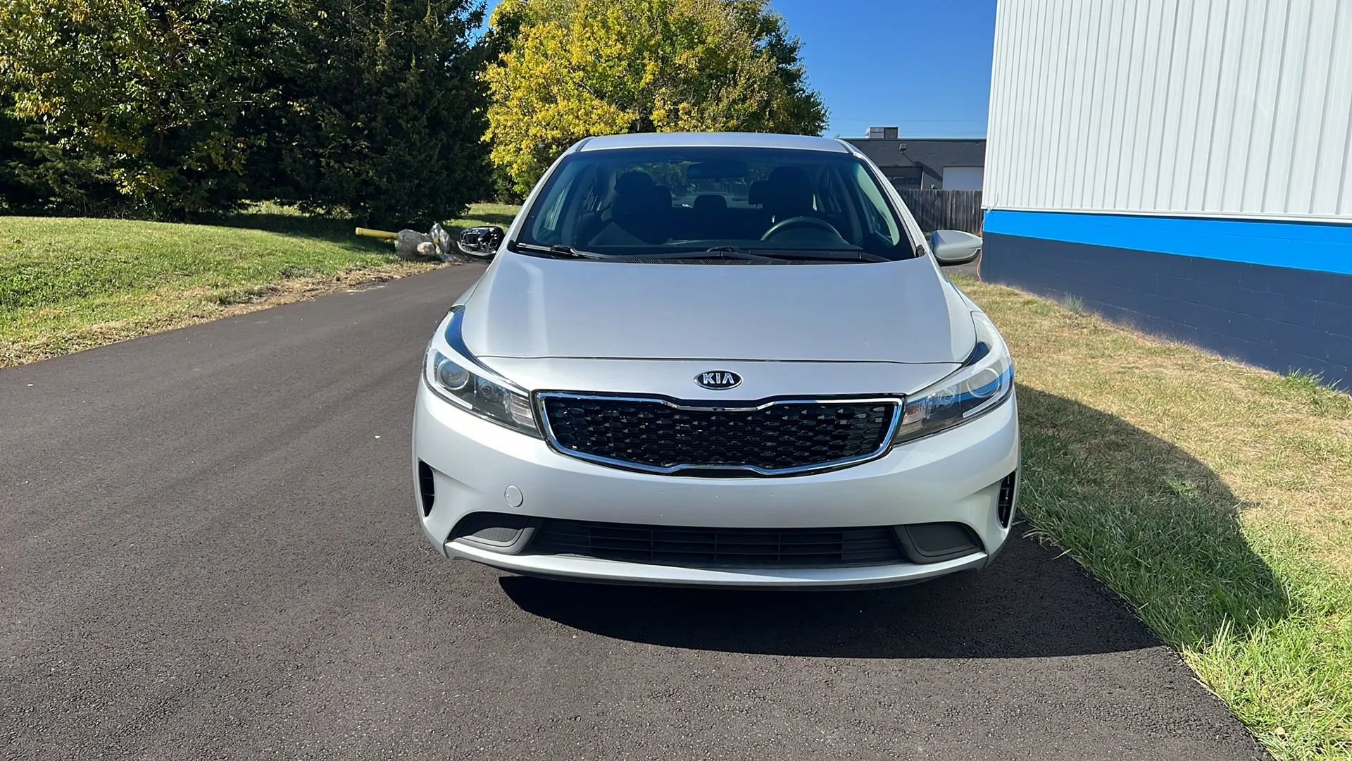 Used 2017 Kia Forte LX image 2