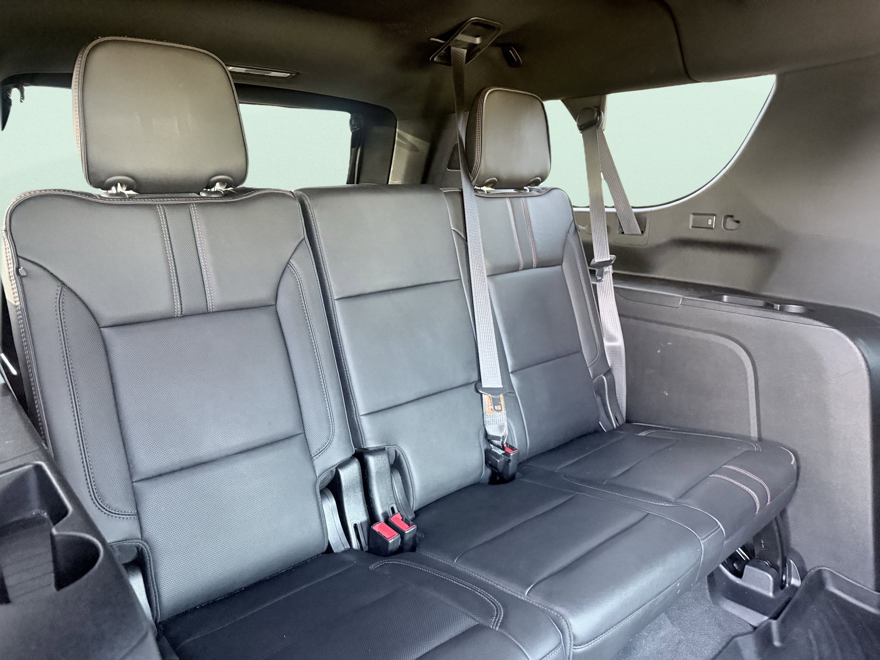 Used 2021 Chevrolet Suburban RST w/ Luxury Package AWD/4WD image 6