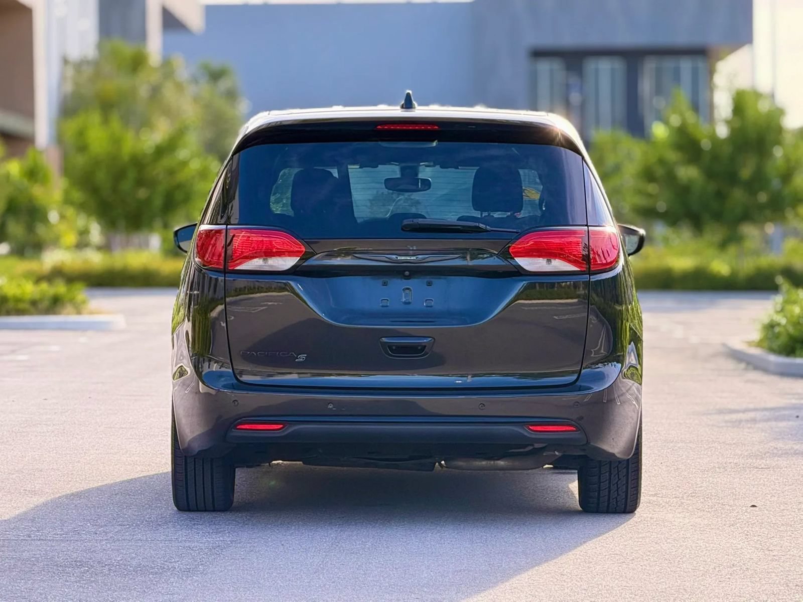 Used 2020 Chrysler Pacifica Touring w/ S Appearance Package FWD image 6