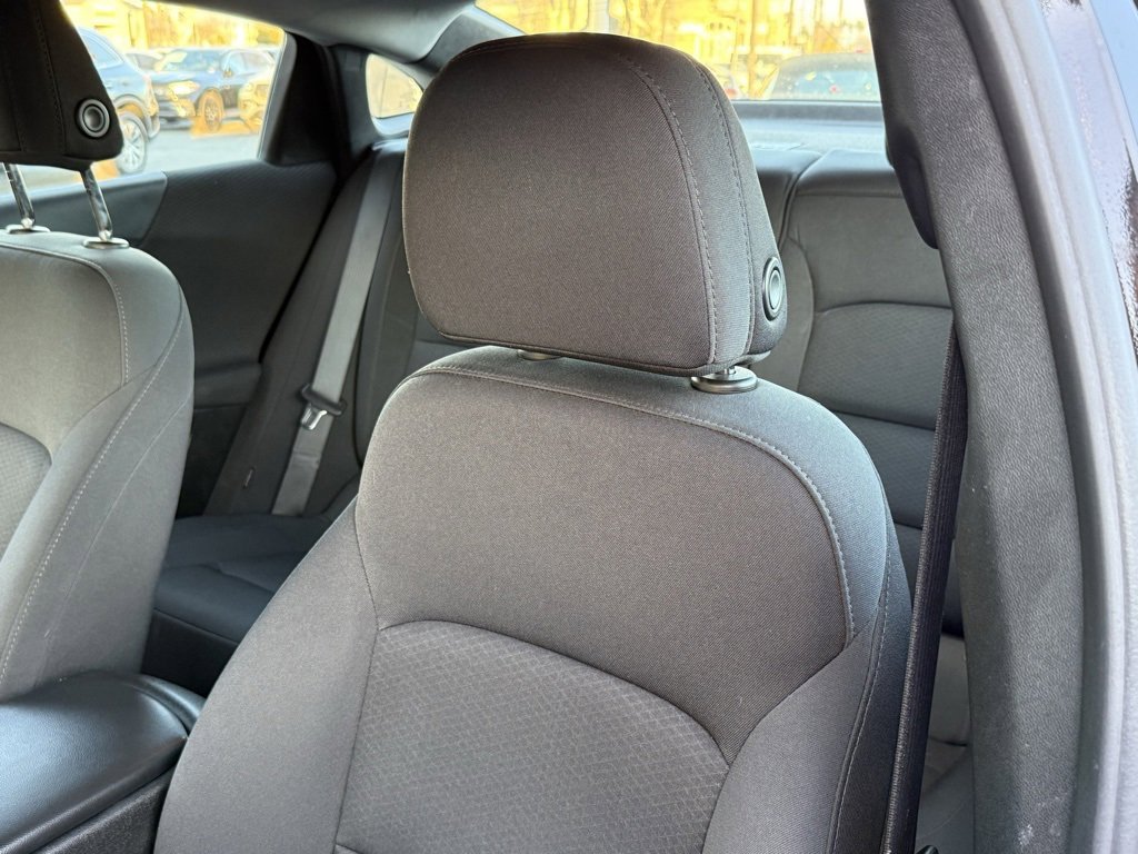 Used 2020 Chevrolet Malibu LS image 2