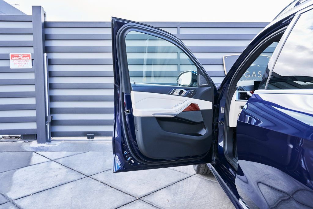 Used 2024 BMW ALPINA XB7 image 30