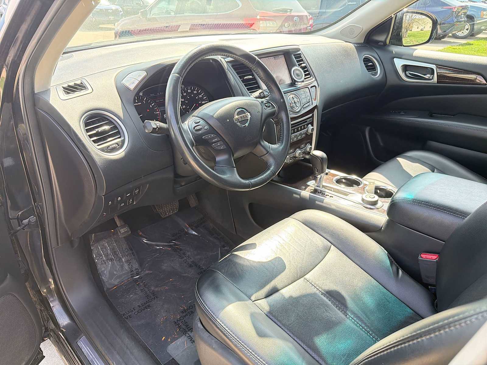 Used 2015 Nissan Pathfinder Platinum w/ Cargo Package image 2