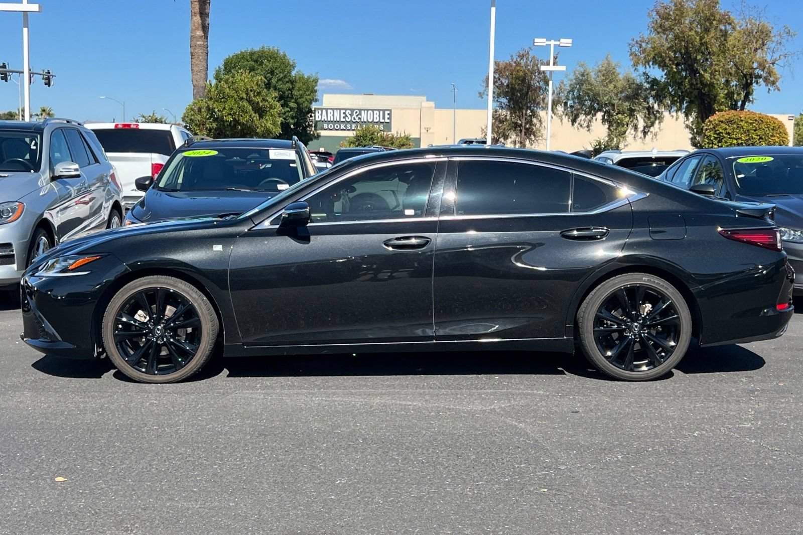 Used 2024 Lexus ES 350 F Sport w/ Accessory Package (Z2) FWD image 8