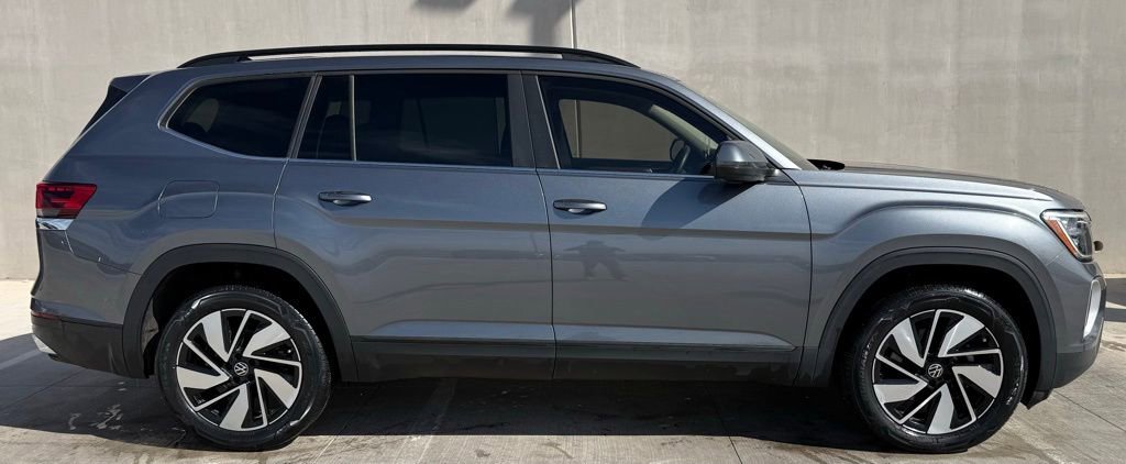 Certified 2024 Volkswagen Atlas SE w/ Panoramic Sunroof Package image 3