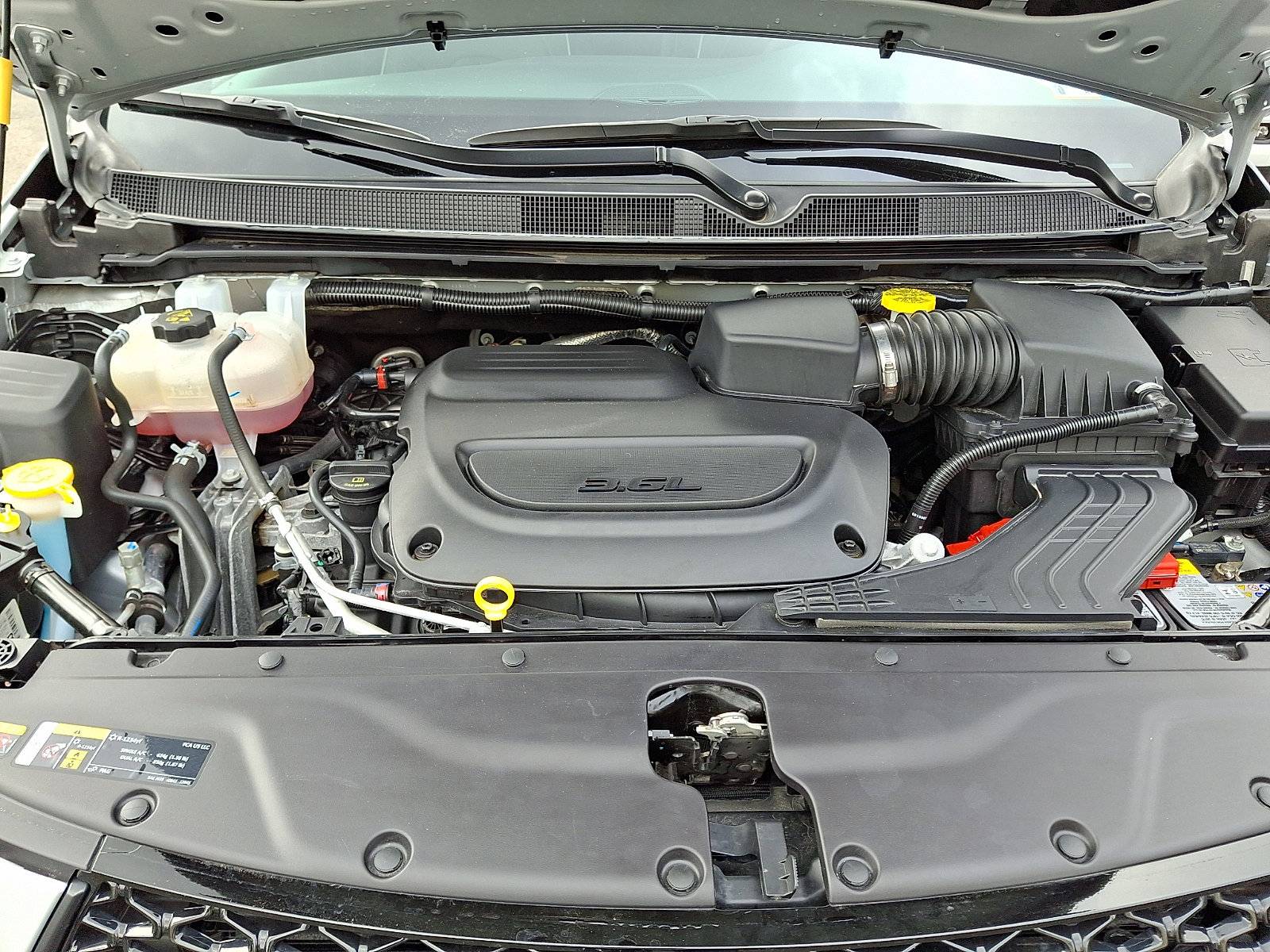 Certified 2024 Chrysler Pacifica Limited w/ S Appearance Package image 27