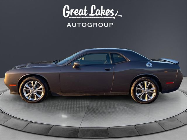 Used 2021 Dodge Challenger SXT image 2
