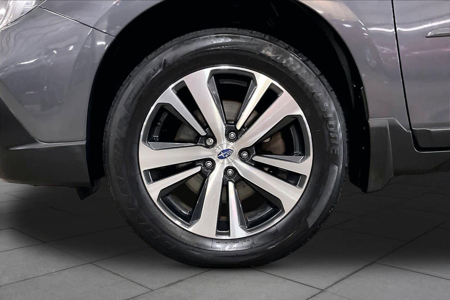 Used 2019 Subaru Outback 2.5i Limited AWD/4WD image 11