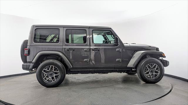 Used 2025 Jeep Wrangler Unlimited Sahara AWD/4WD image 9
