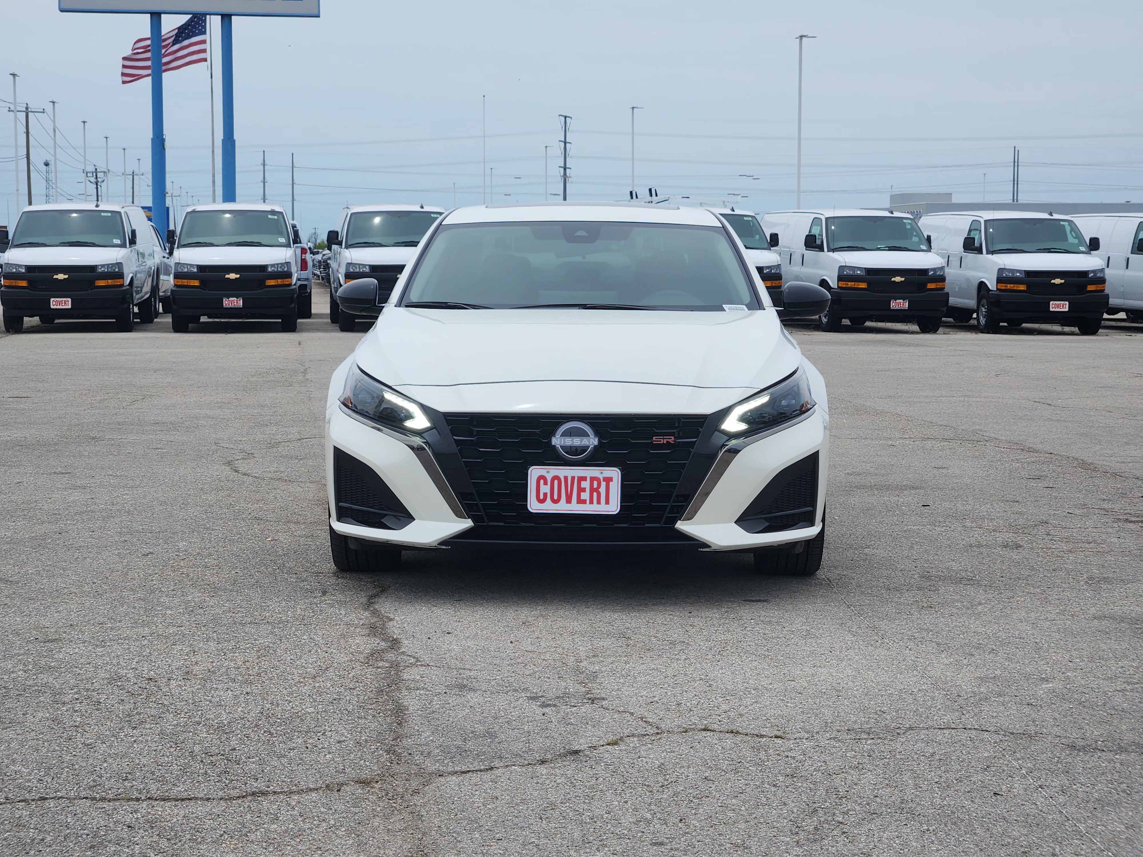 Used 2024 Nissan Altima 2.5 SR FWD image 2