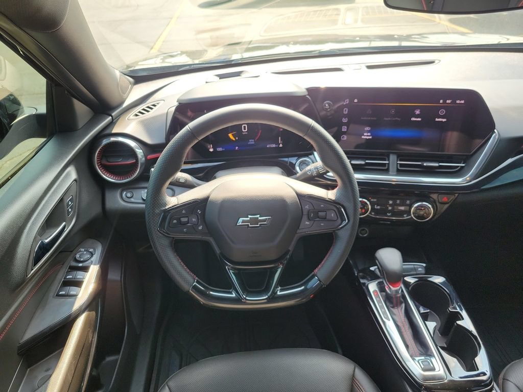 Used 2025 Chevrolet Trax RS w/ Sunroof Package FWD image 14
