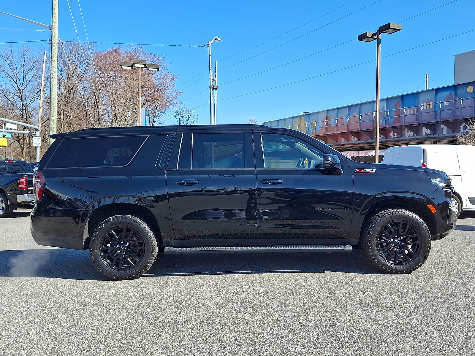 Used 2022 Chevrolet Suburban Z71 w/ Luxury Package image 7