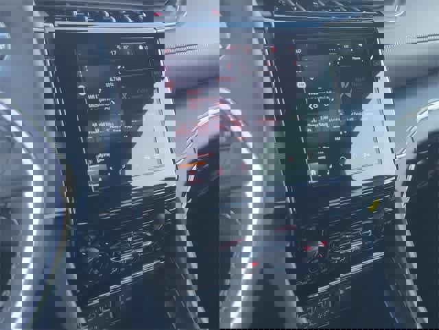 Used 2025 Jeep Grand Cherokee Laredo image 27