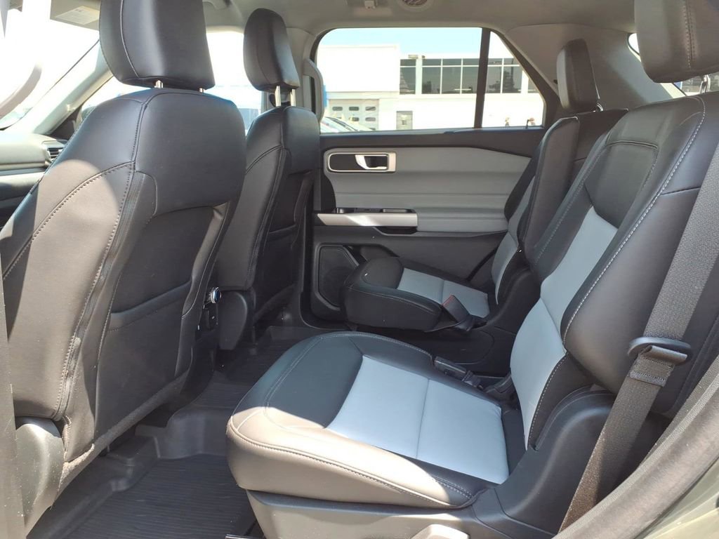 Certified 2024 Ford Explorer XLT w/ Equipment Group 202A AWD/4WD image 12