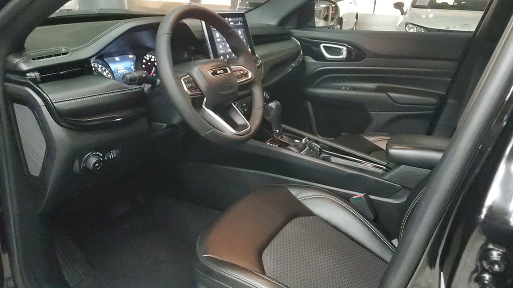 Used 2023 Jeep Compass Altitude image 18