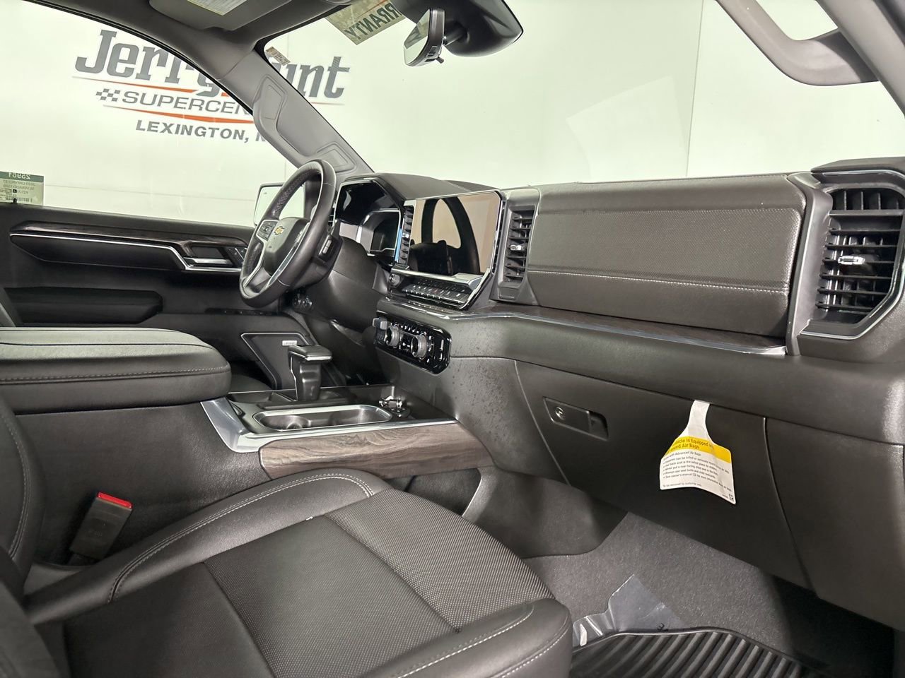Used 2023 Chevrolet Silverado 1500 LTZ w/ LTZ Premium Package image 32
