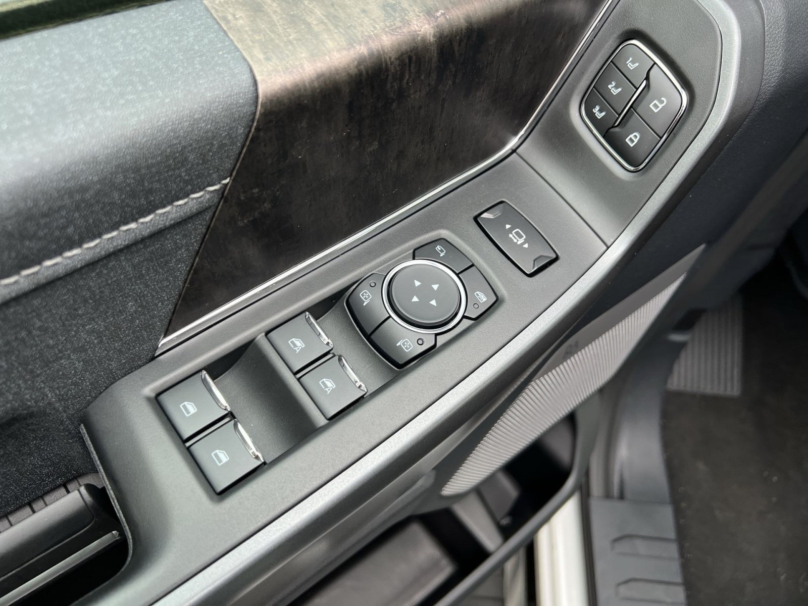 New 2026 Ford F250 Lariat w/ FX4 Off-Road Package AWD/4WD image 15