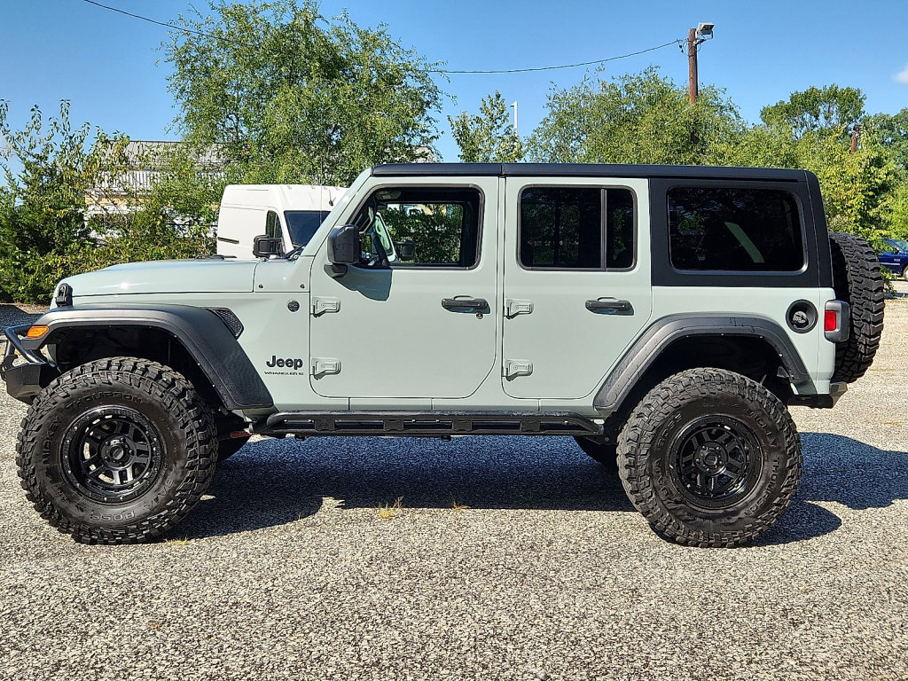 Used 2023 Jeep Wrangler Sport S image 2