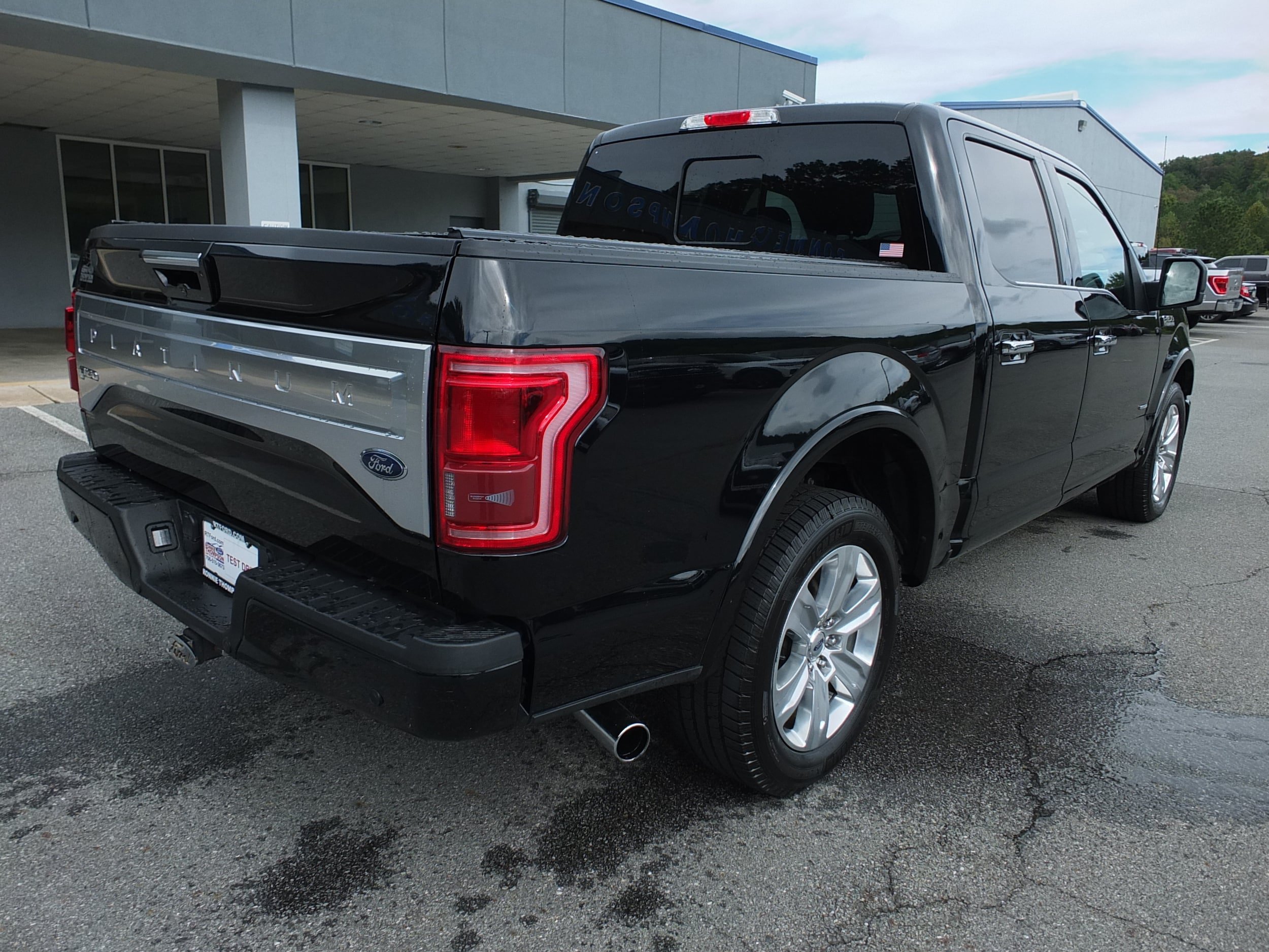 Used 2016 Ford F150 Platinum w/ Equipment Group 701A Luxury RWD image 3