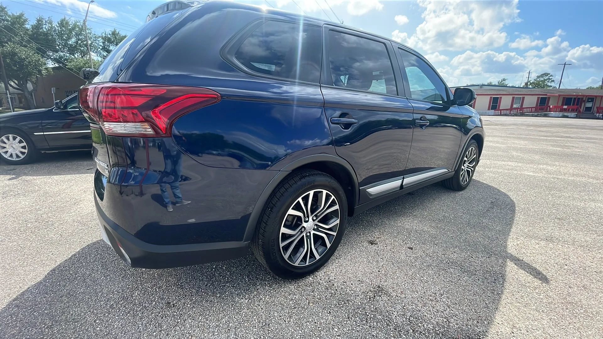 Used 2018 Mitsubishi Outlander LE image 5
