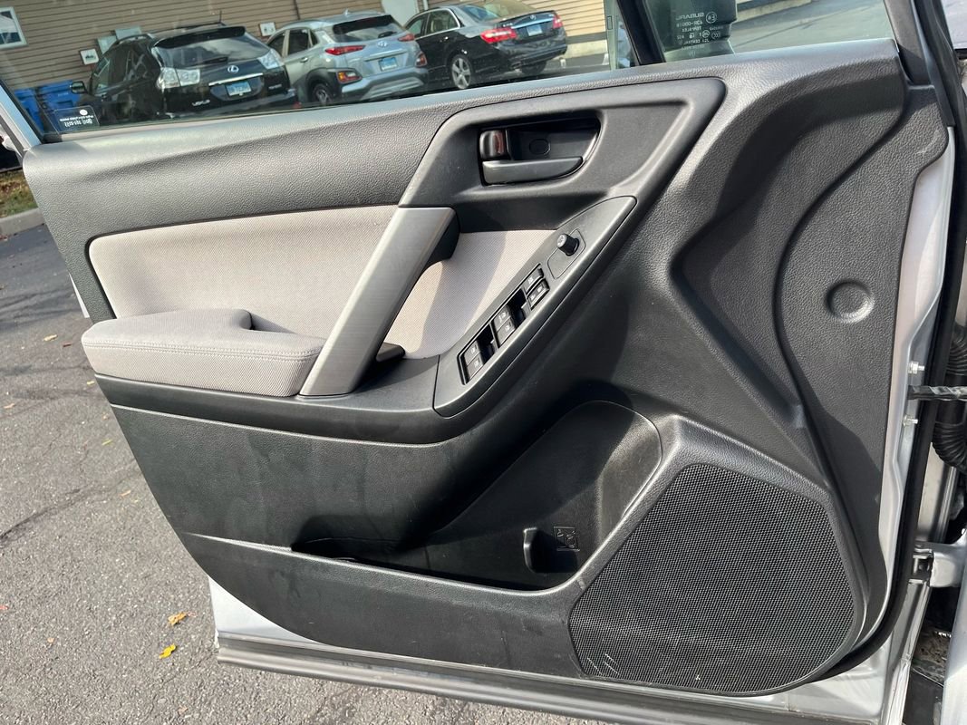 Used 2015 Subaru Forester 2.5i w/ Alloy Wheel Package image 14